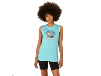 KVINNORS ASICS SUN IN THE SKY SLOGAN MUSCLE TEE